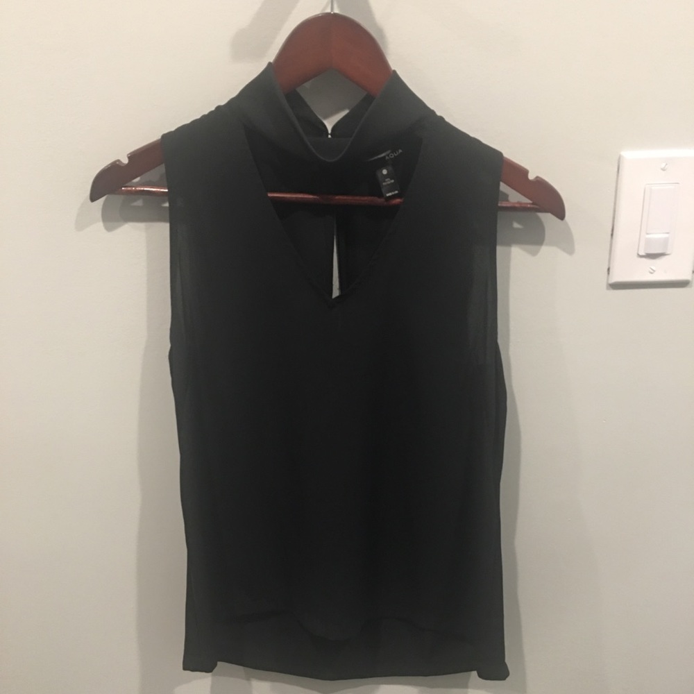 Sleeveless, key hole top